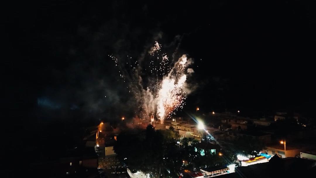 <small>4.-</small> Noche de baile